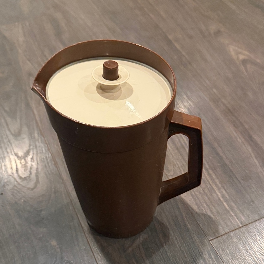 Tupperware Brown and Cream Pitcher 3:3
